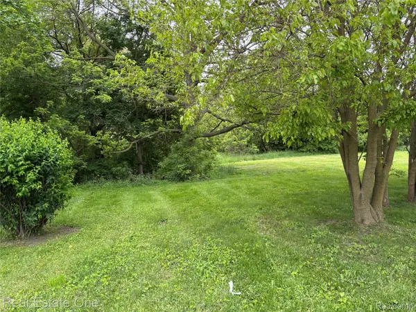119 W Kennett Road, Pontiac, MI 48340