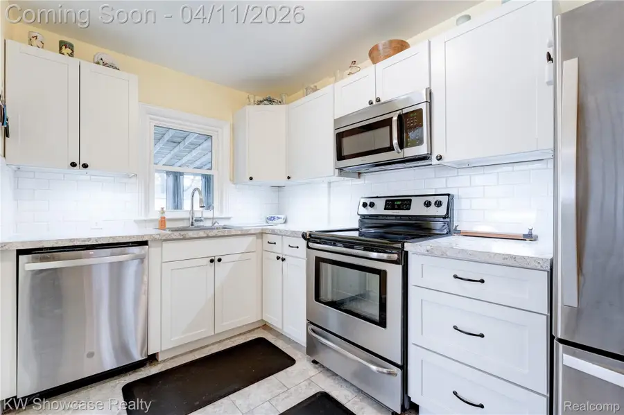 23033 Hawthorne Street, Farmington, MI 48336 - #2