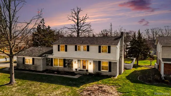 26031 Hidden Lane, GrosseIle, MI 48138