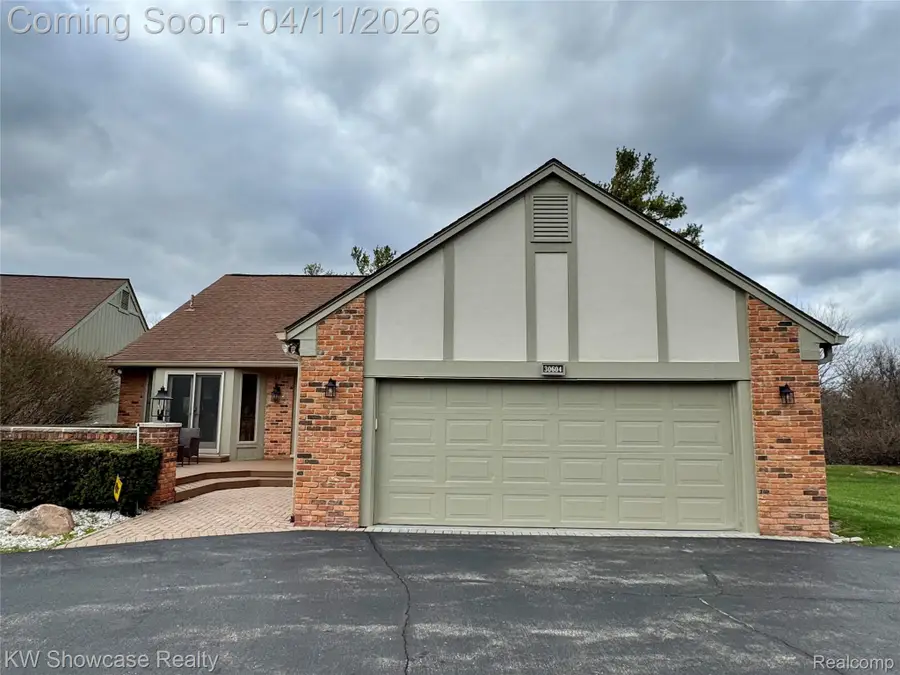 30604 Ramblewood Club Drive, Farmington, MI 48331 - #2