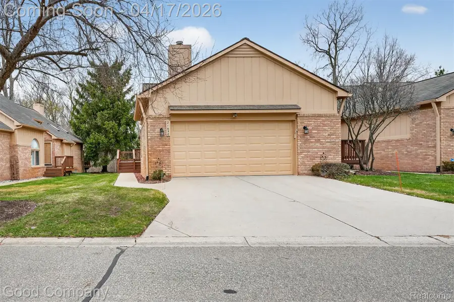 21650 River Ridge Trail, Farmington Hills, MI 48335 - #2