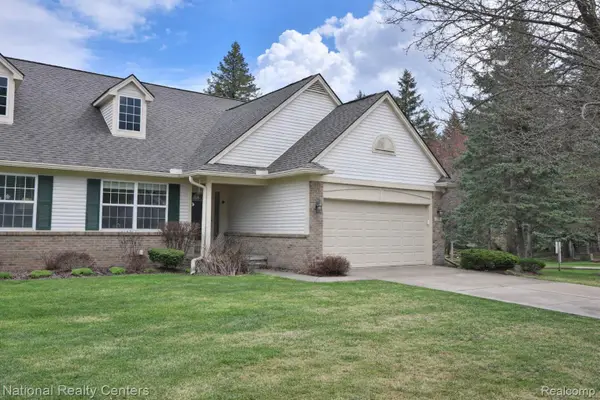 110 Four Seasons Drive, LakeOrion, MI 48360