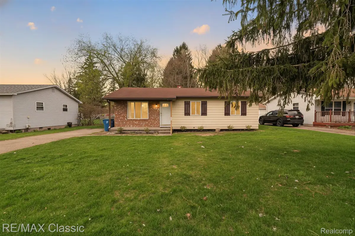 430 Sherwood Court, Holly, MI 48442 - #1