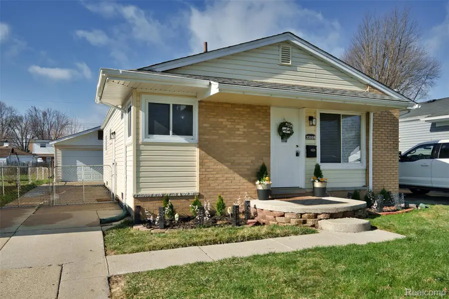 23008 Allor Street, Saint Clair Shores, MI 48082 - #2