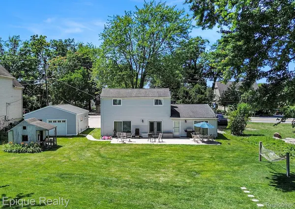 1990 Watkins Lake Road, Waterford, MI 48328