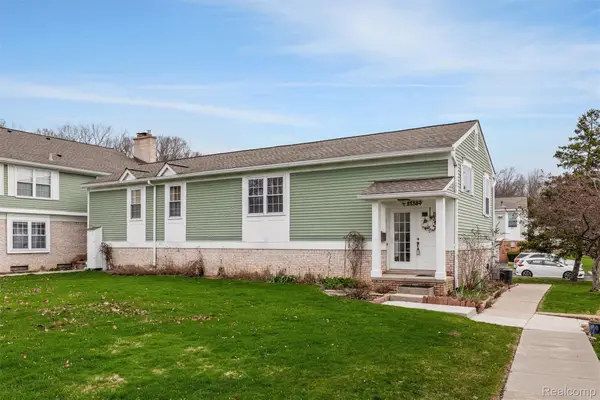 21384 E Glen Haven Circle, Northville, MI 48167