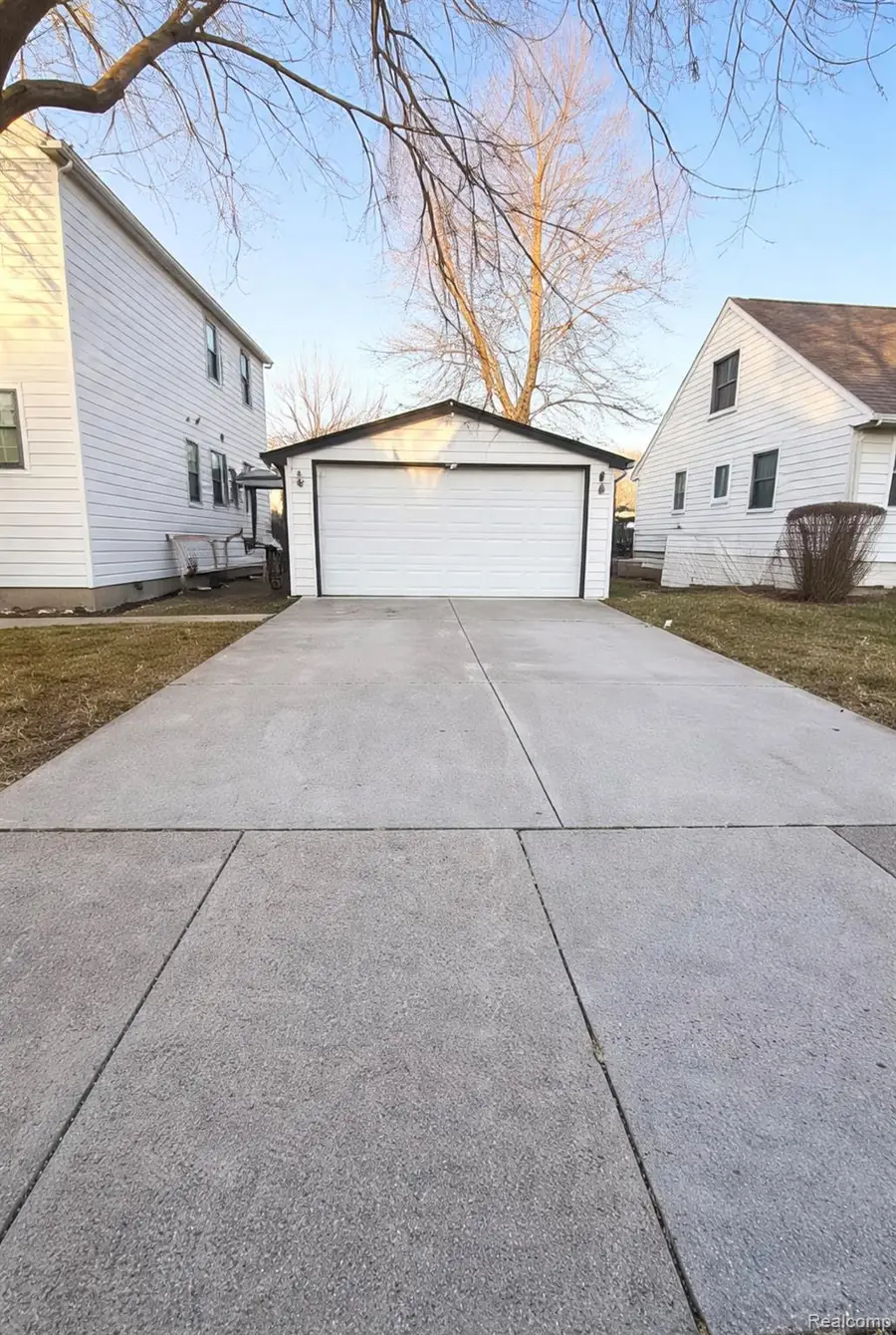 764 White Avenue, Lincoln Park, MI 48146 - #2