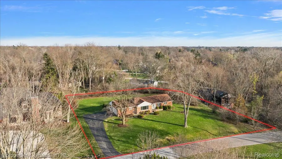 5753 N. Kilbrennan Road, Bloomfield, MI 48301 - #2