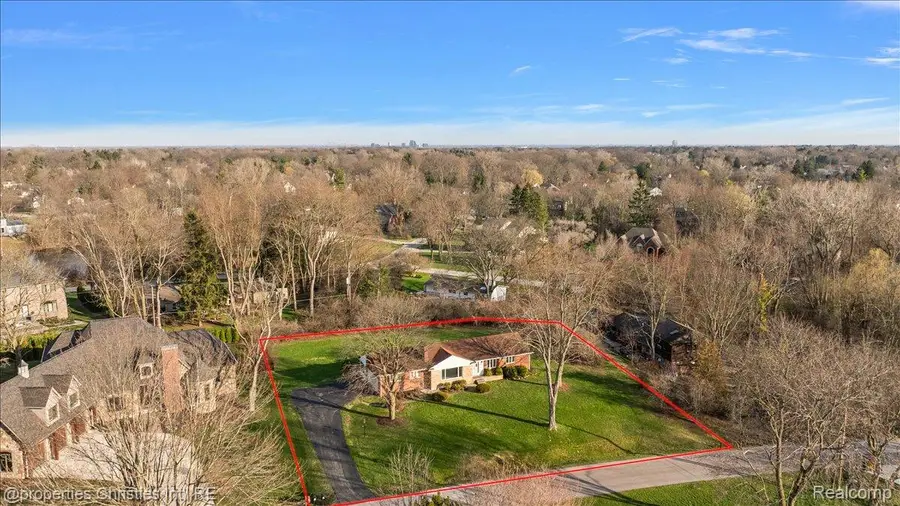 5753 N. Kilbrennan Road, Bloomfield, MI 48301 - #3