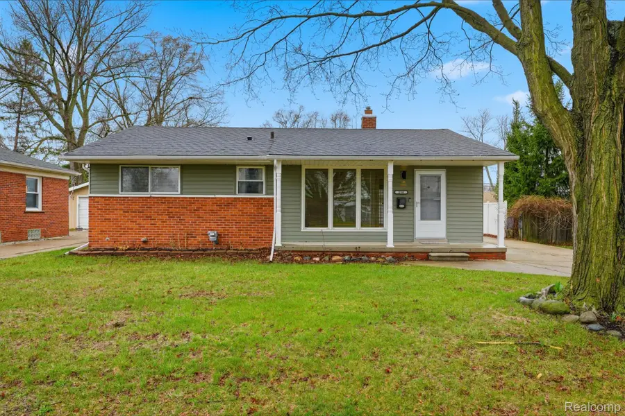 250 S Batchewana Avenue, Clawson, MI 48017 - #2