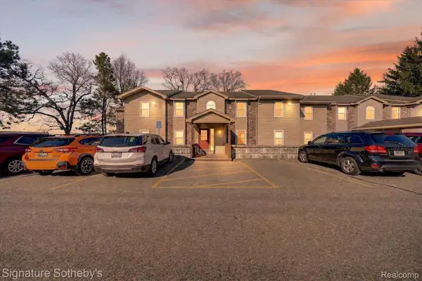5094 Harbor Oak Drive #36, Waterford, MI 48329