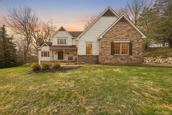 7798 Lee Road, Brighton, MI 48116