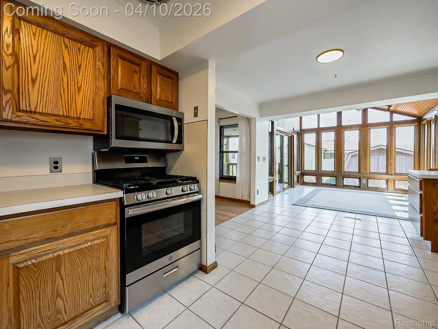 38194 Lincolndale Drive, Sterling Heights, MI 48310 - #2