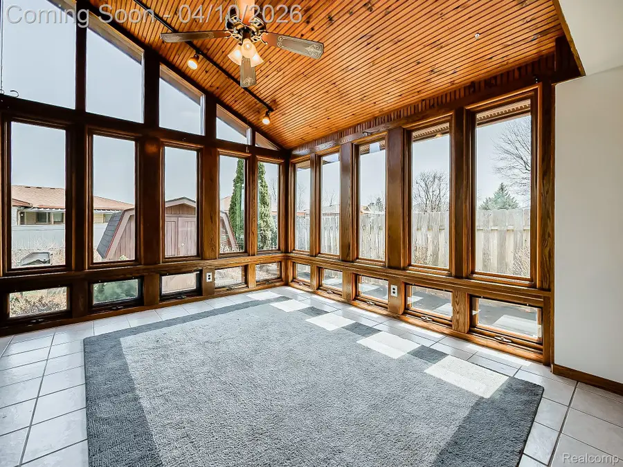 38194 Lincolndale Drive, Sterling Heights, MI 48310 - #3