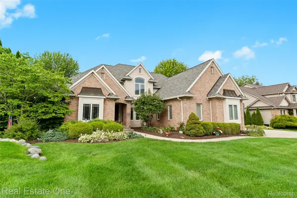 16048 Pine Bluff Court, Fenton, MI 48430