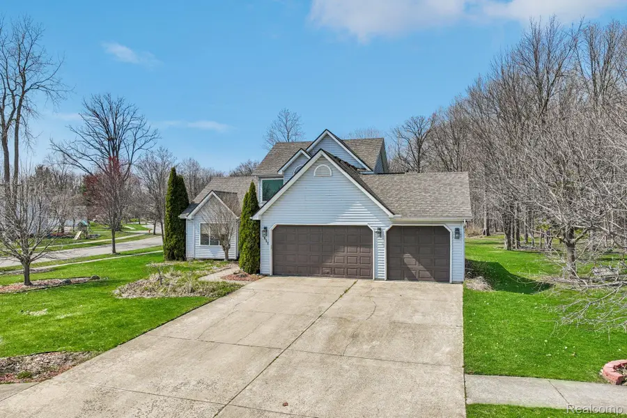 2651 Cherokee Hills Circle, Waterford, MI 48328 - #3