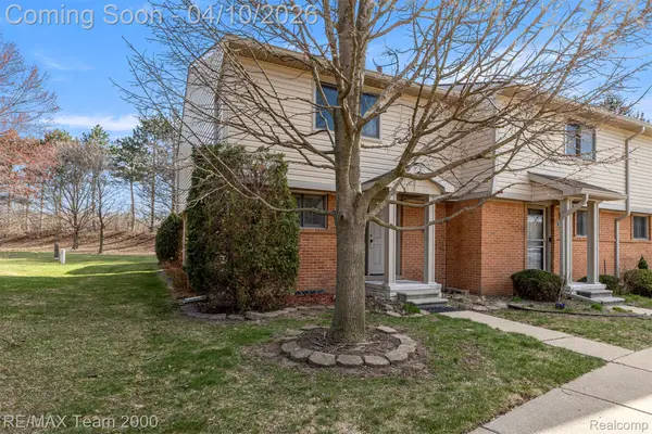 3656 Old Creek Road, Troy, MI 48084