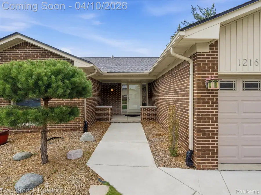 12161 Prairie Drive, Sterling Heights, MI 48312 - #2