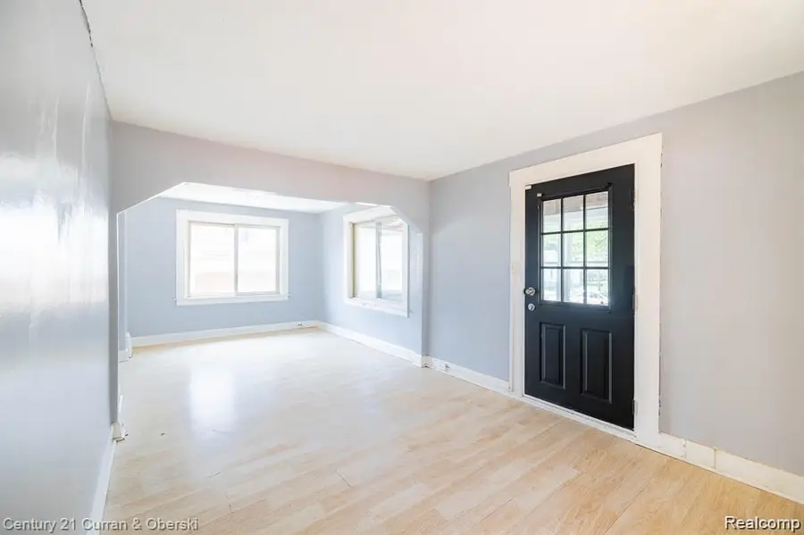 8644 Nightingale Street, Dearborn Heights, MI 48127 - #3