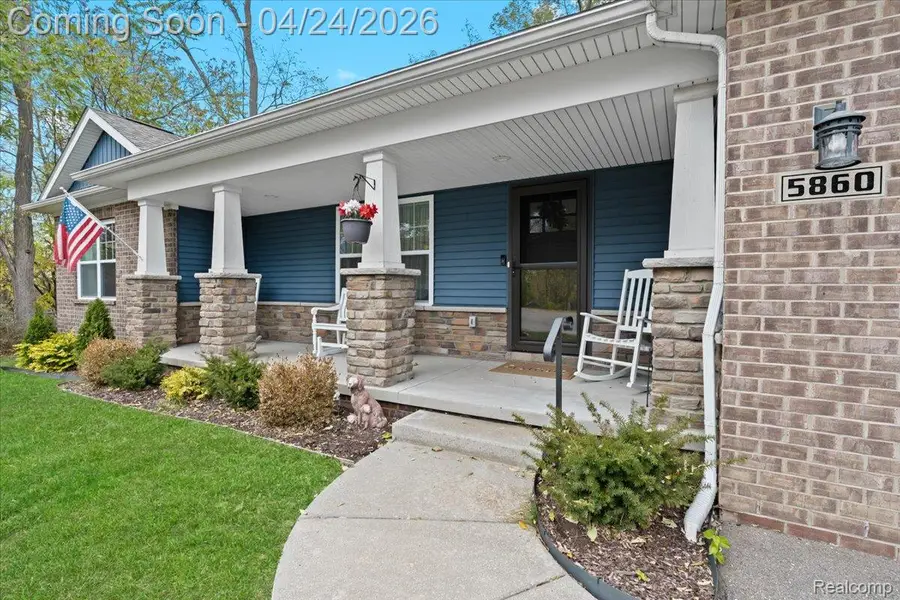 5860 Scenic Bluff Drive, Brighton, MI 48116 - #2