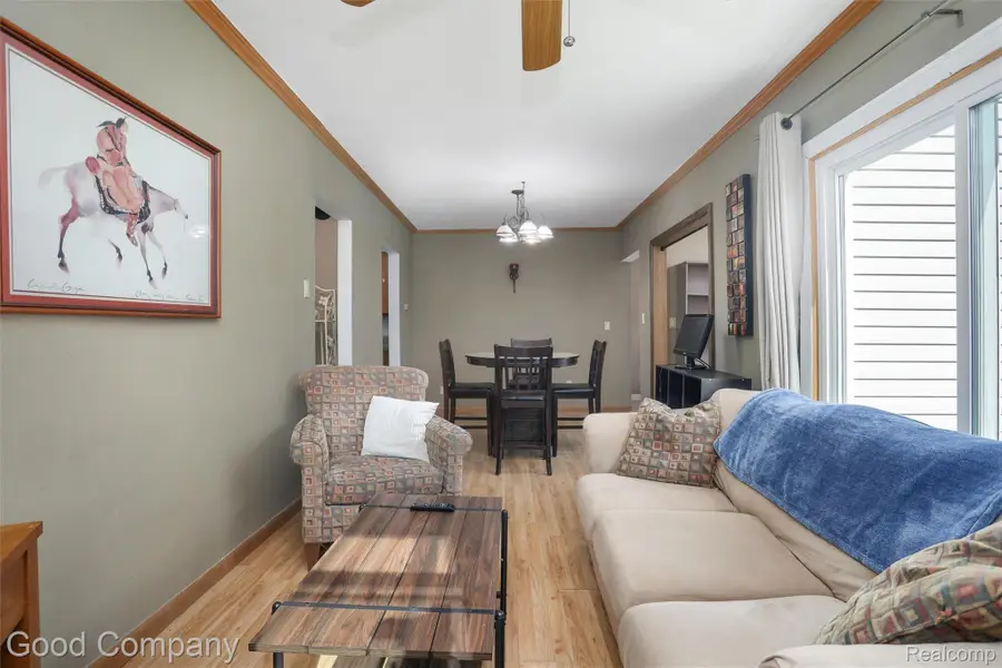 1727 E Elza Avenue, Hazel Park, MI 48030 - #3