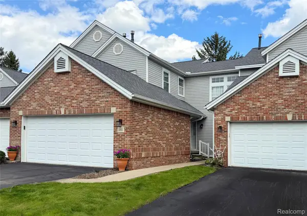 1146 Fairways Boulevard #23, Troy, MI 48085