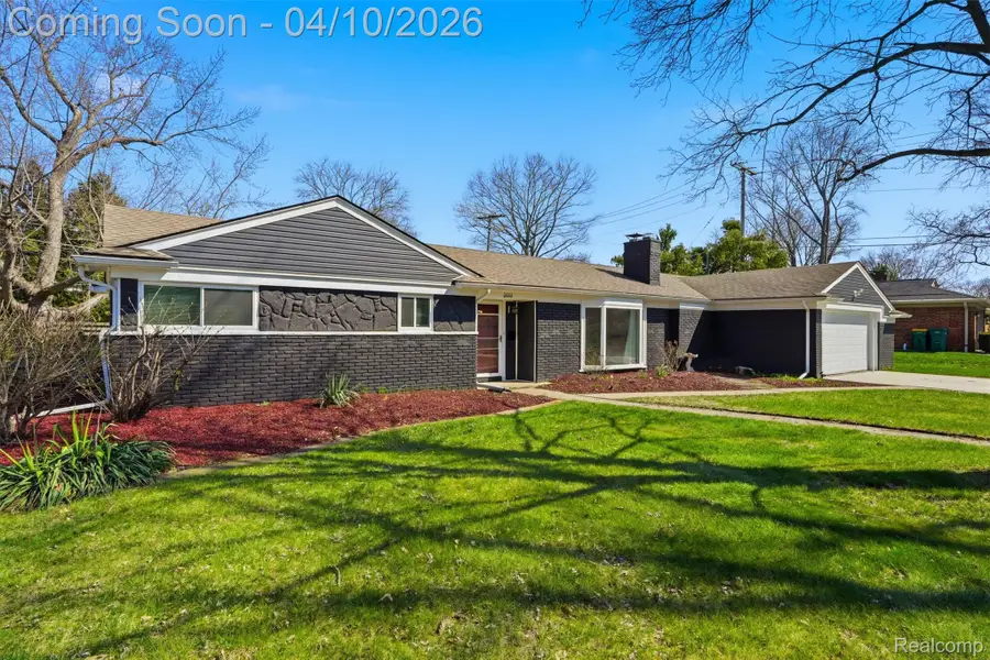 34164 Alta Loma Drive, Farmington, MI 48335 - #2