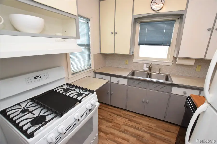 420 Burroughs Avenue, Flint, MI 48507 - #2