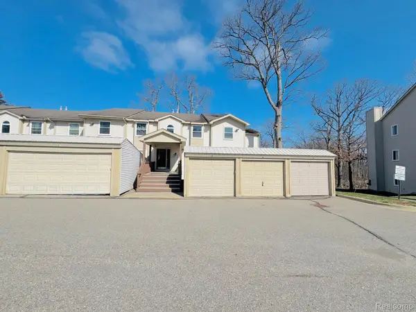 4956 Oak Hill Drive #78, Waterford, MI 48329