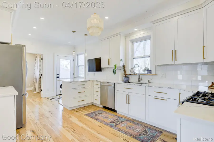 812 E George Avenue, Hazel Park, MI 48030 - #2