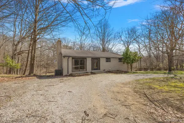 22706 Elmgrove Street, FarmingtonHills, MI 48336