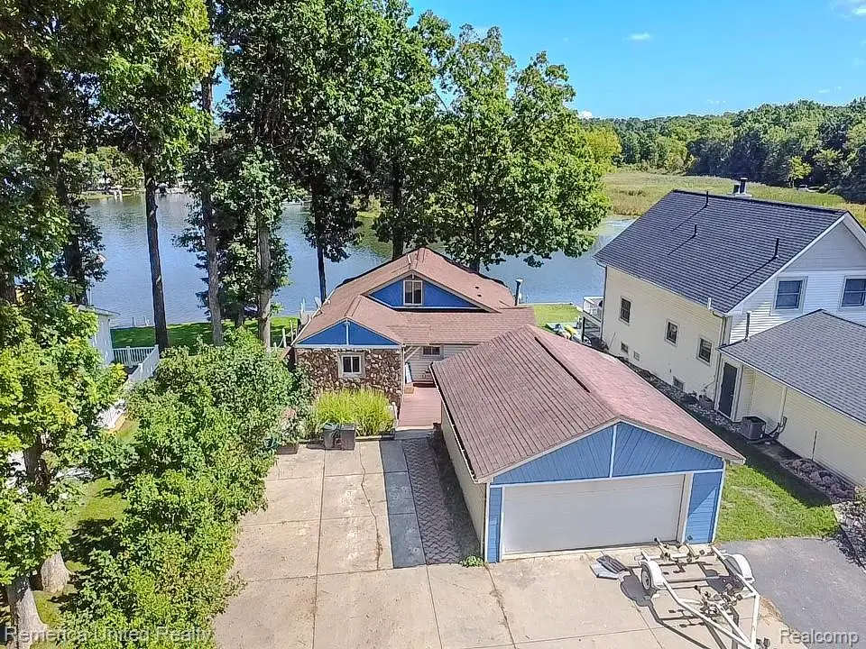 16431 Oak Hill Drive, Fenton, MI 48430 - #1