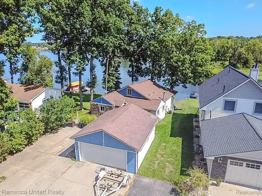 16431 Oak Hill Drive, Fenton, MI 48430 - #2