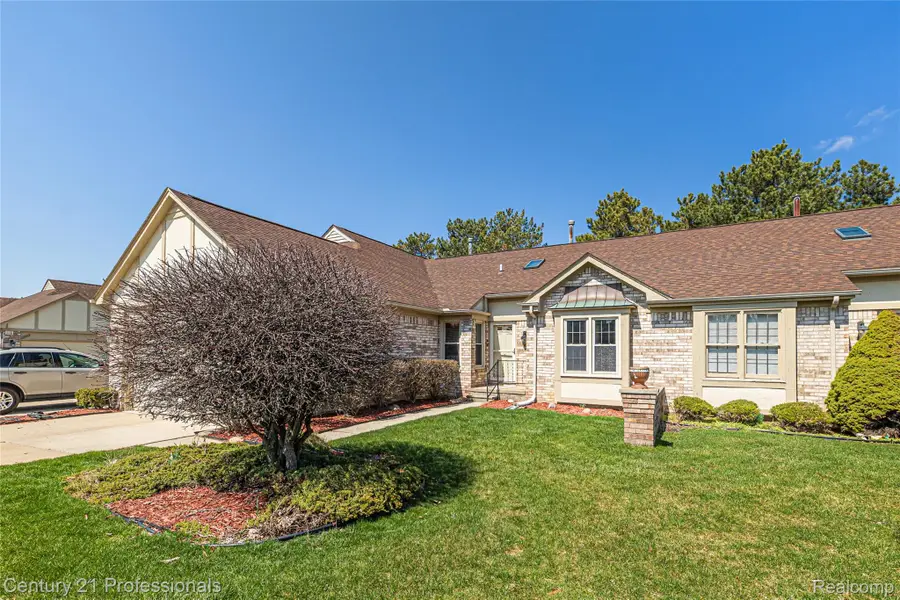 15589 Heather Ridge Trail, Clinton, MI 48038 - #2