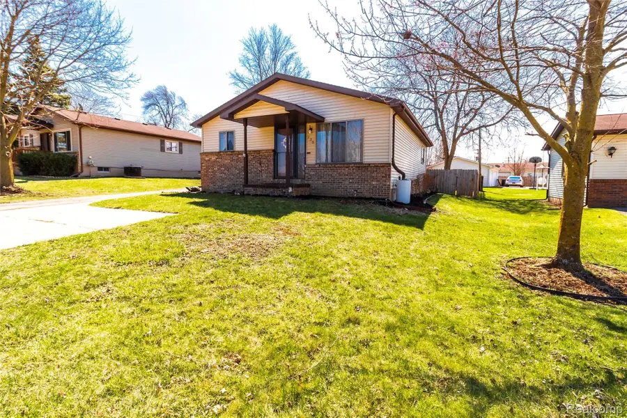 230 E Oregon Street, Lapeer, MI 48446 - #2