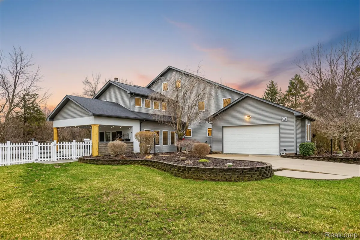 552 N Mckinley Road, Flushing, MI 48433 - #1