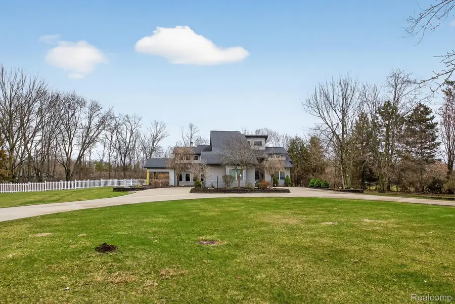 552 N Mckinley Road, Flushing, MI 48433 - #2