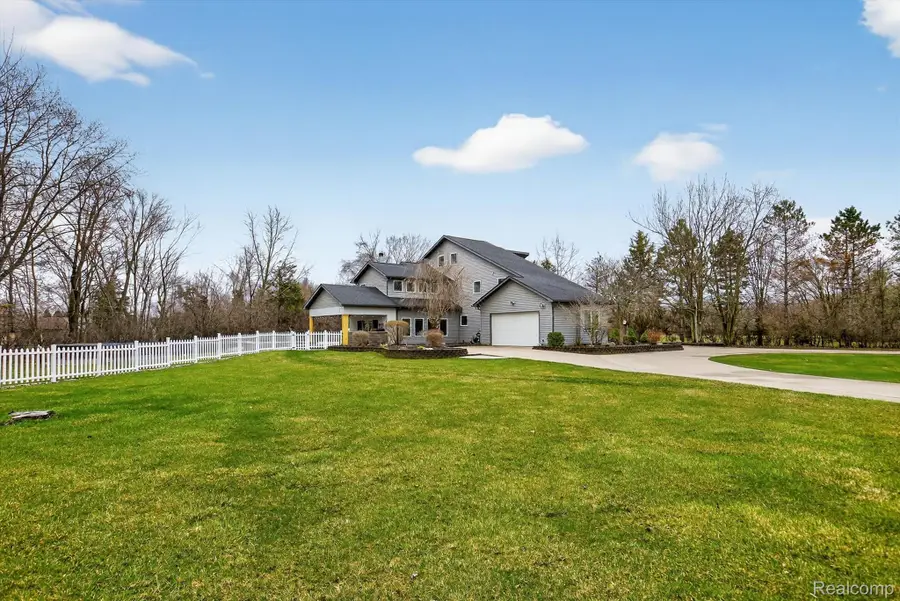 552 N Mckinley Road, Flushing, MI 48433 - #3