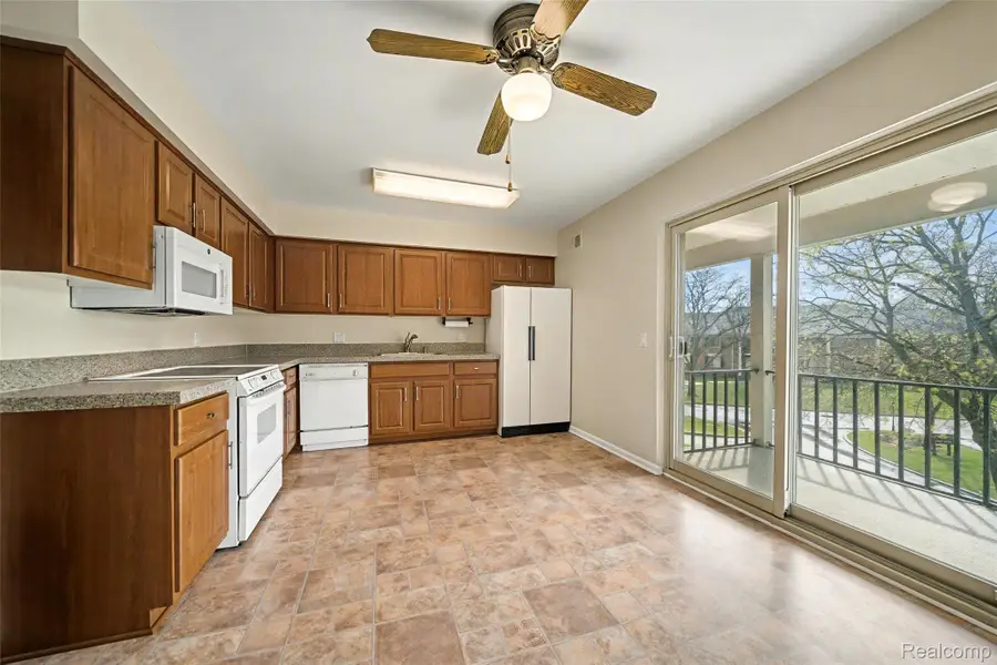 29676 Middlebelt Road #2202, Farmington Hills, MI 48334 - #3