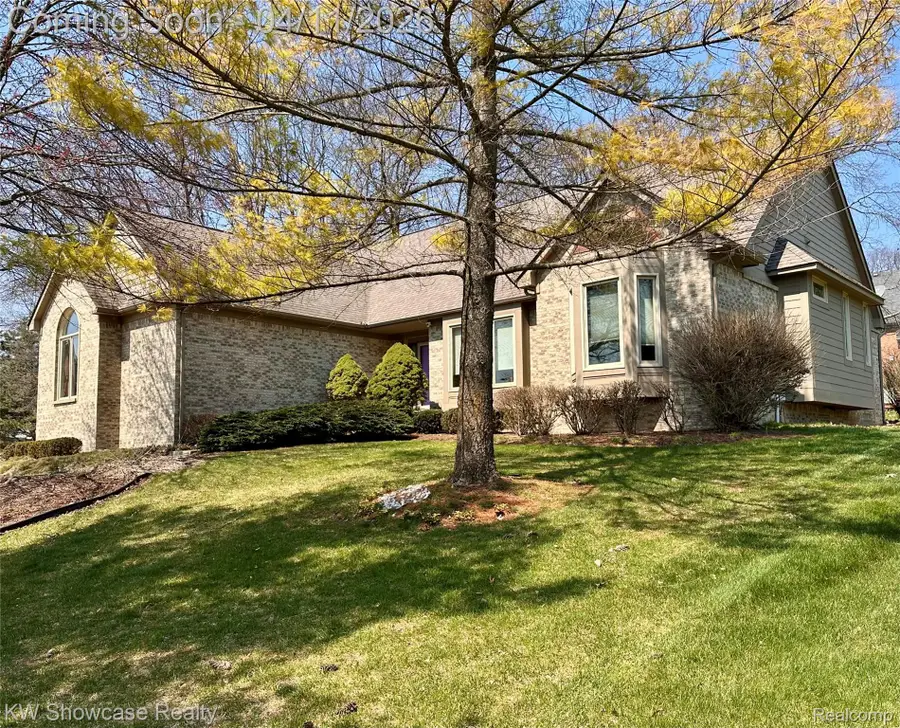 650 Plainfield Drive, White Lake, MI 48386 - #2