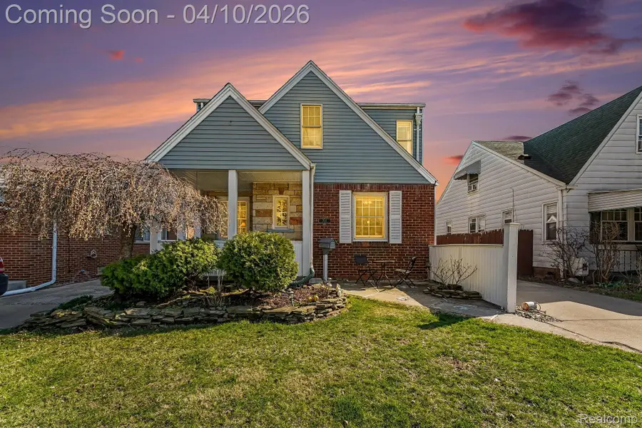 713 Riverbank Street, Lincoln Park, MI 48146 - #2