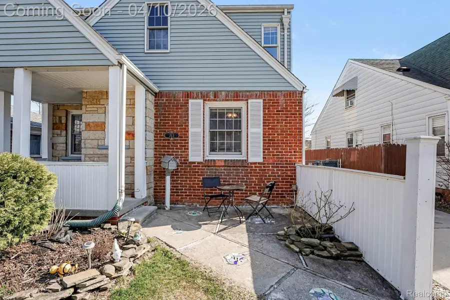 713 Riverbank Street, Lincoln Park, MI 48146 - #3