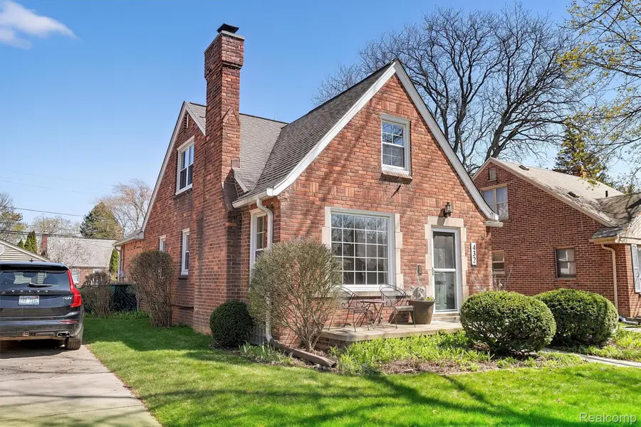 432 Kingsbury Avenue, Dearborn, MI 48128 - #3