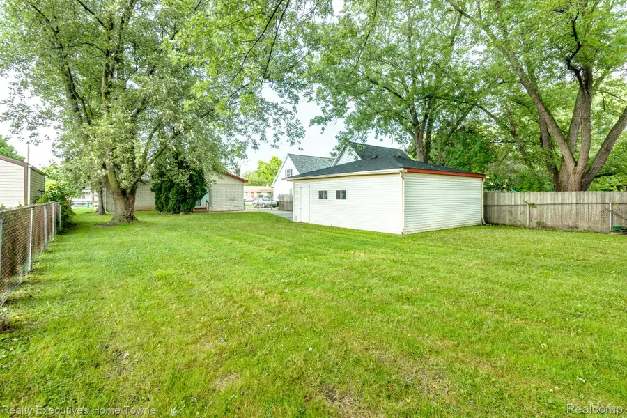 2448 Oakcrest Road, Sterling Heights, MI 48310 - #3