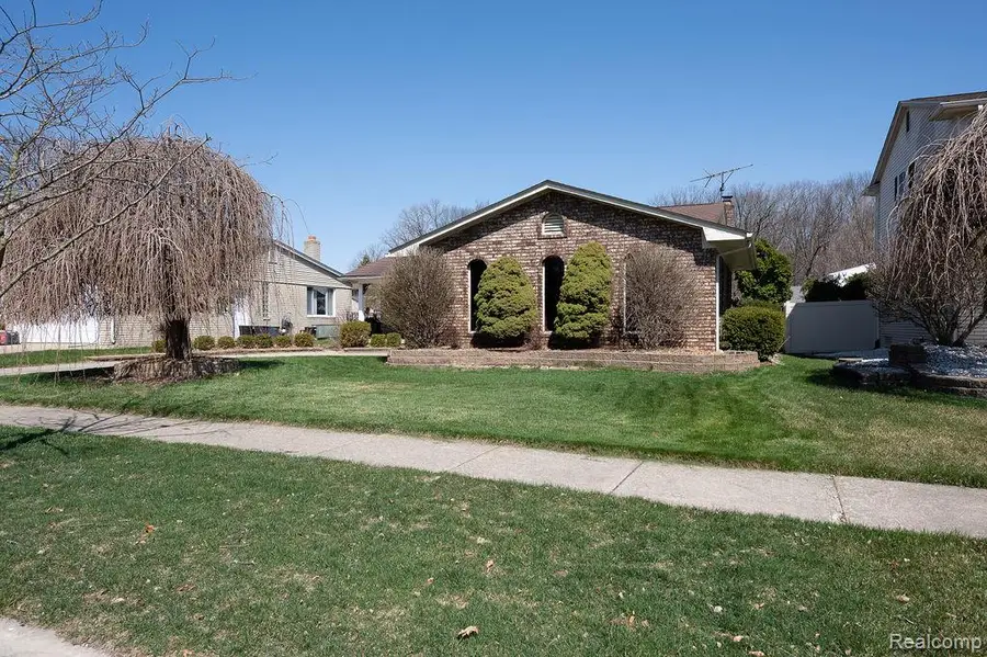 14284 Balmoral Street, Riverview, MI 48193 - #2