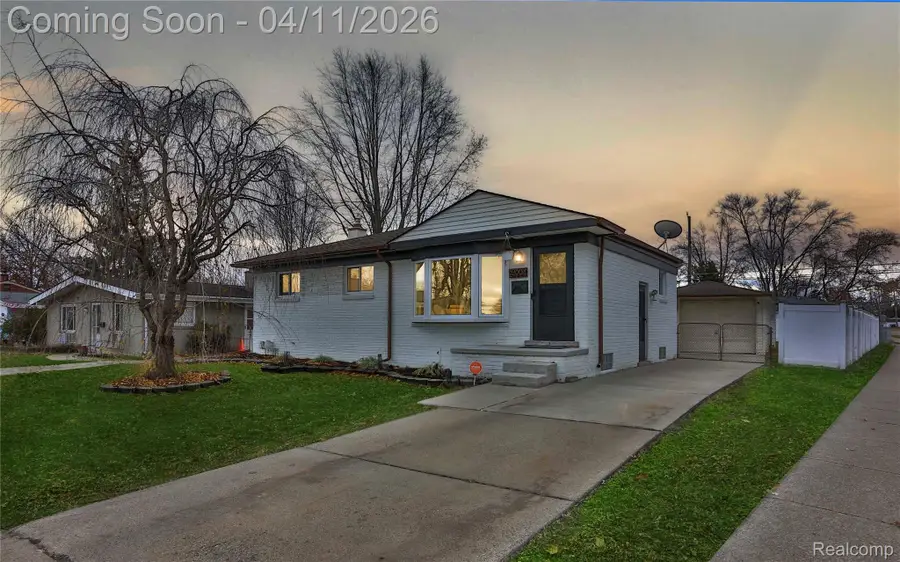 22904 Detour Street, Saint Clair Shores, MI 48082 - #2