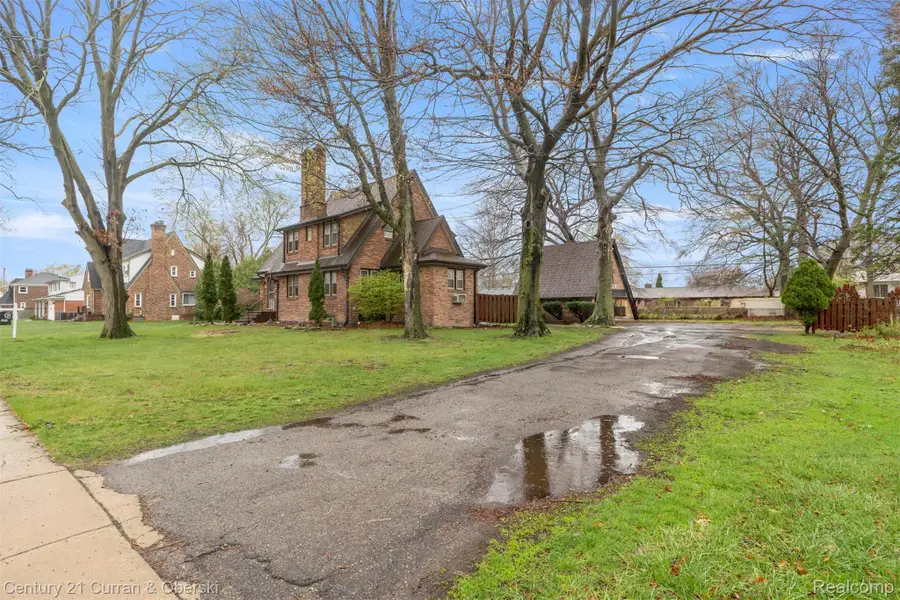 9045 Riverdale St, Redford, MI 48239 - #3