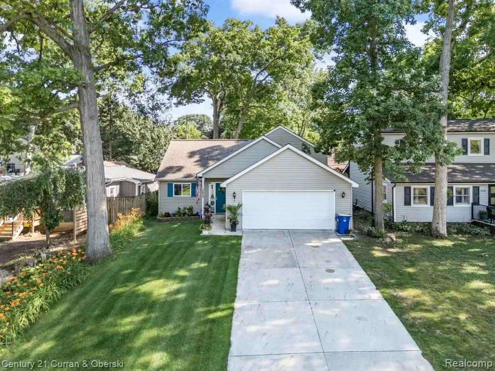 3633 Richmond St, Waterford, MI 48328 - #1