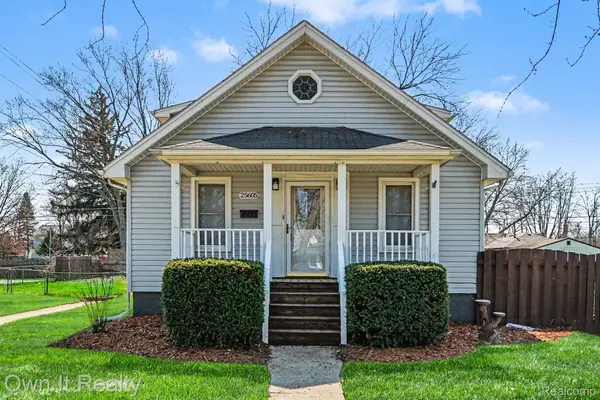 25605 Yale Street, DearbornHeights, MI 48125