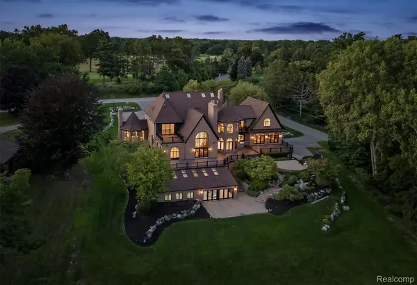 5305 Elmgate Bay Drive, OrchardLake, MI 48324